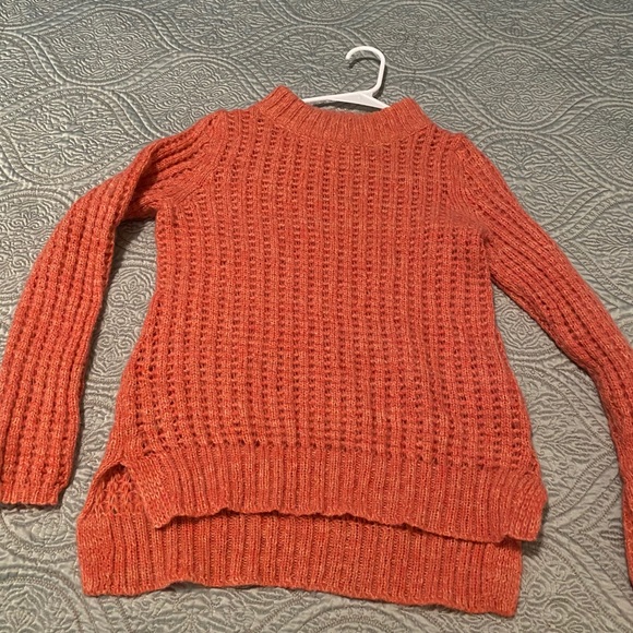Coral sweater. Size medium. - Picture 8 of 10